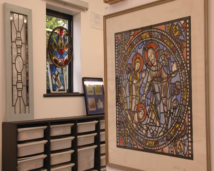 RTENationwide's tweet photo. We meet creative people in different parts of the country including an architectural glass artist in Co Wexford, we meet Bianca Divito at home with her family @DivitoStudios on #RTENationwide Friday 30th Sept @RTEOne 7pm @rte @DCCIreland @WexfordHour @CraftBizParty @WexfordHub RT https://t.co/dZNE96jG8f