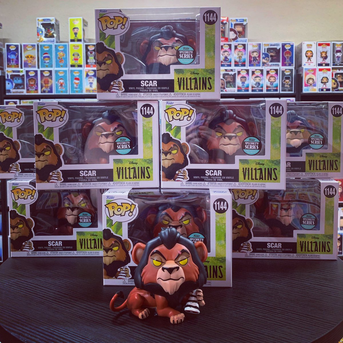 MundostarsES's tweet photo. Se estaba haciendo de rogar su llegada,pero por fin ya está aquí el inigualable y temido Funko Pop Scar de El Rey León🦁

Disponible en tienda y https://t.co/klisoq2GEE 

#funkopop #funko #funkodisney #TheLionKing #elreyleon #hakunamatata #disney #disneyvillains #DisneylandParis https://t.co/0WuTLfdfIQ