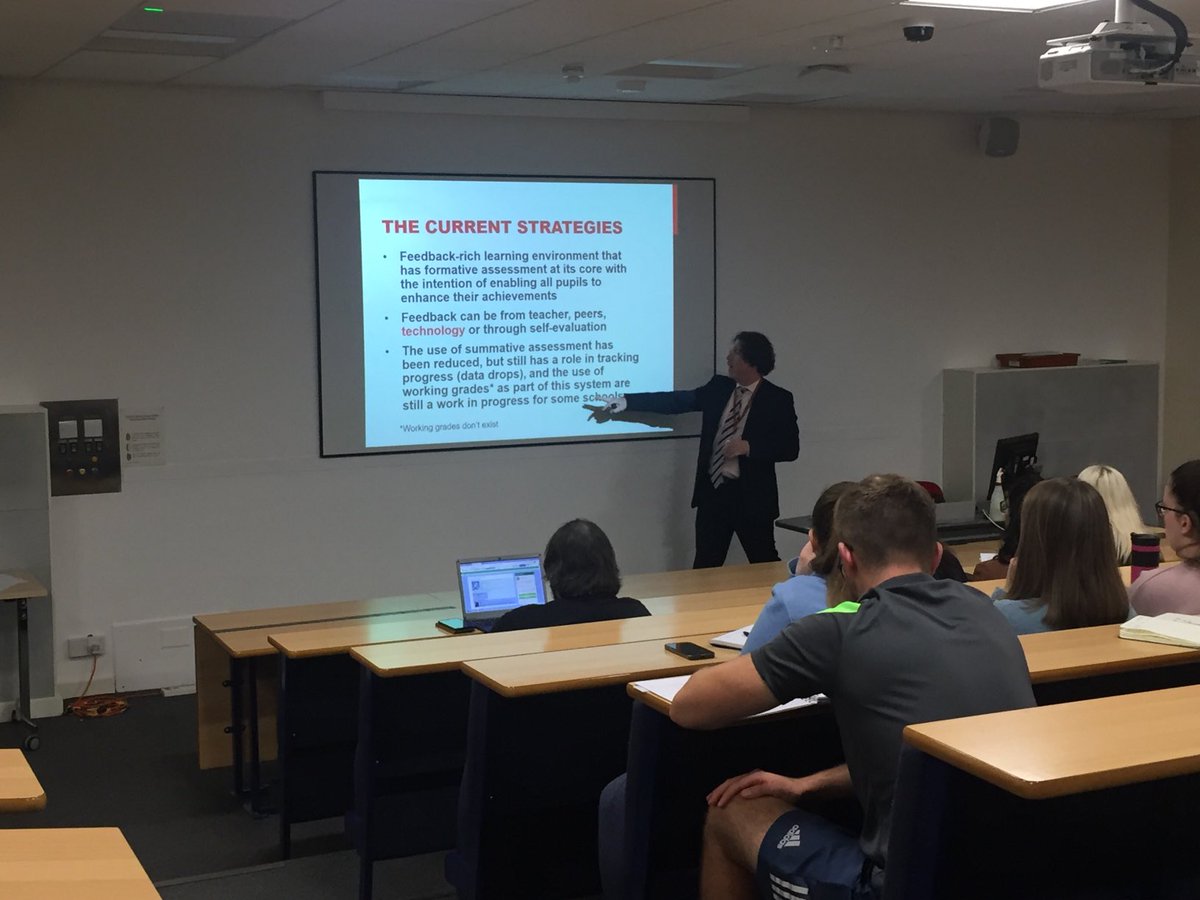 paulsammonPE's tweet photo. ⁦@englishspecial⁩ in full flow leading a keynote on assessment for learning 😁⁦@UoB_TE⁩ ⁦@uniofbeds⁩ https://t.co/HLImEkKzPg