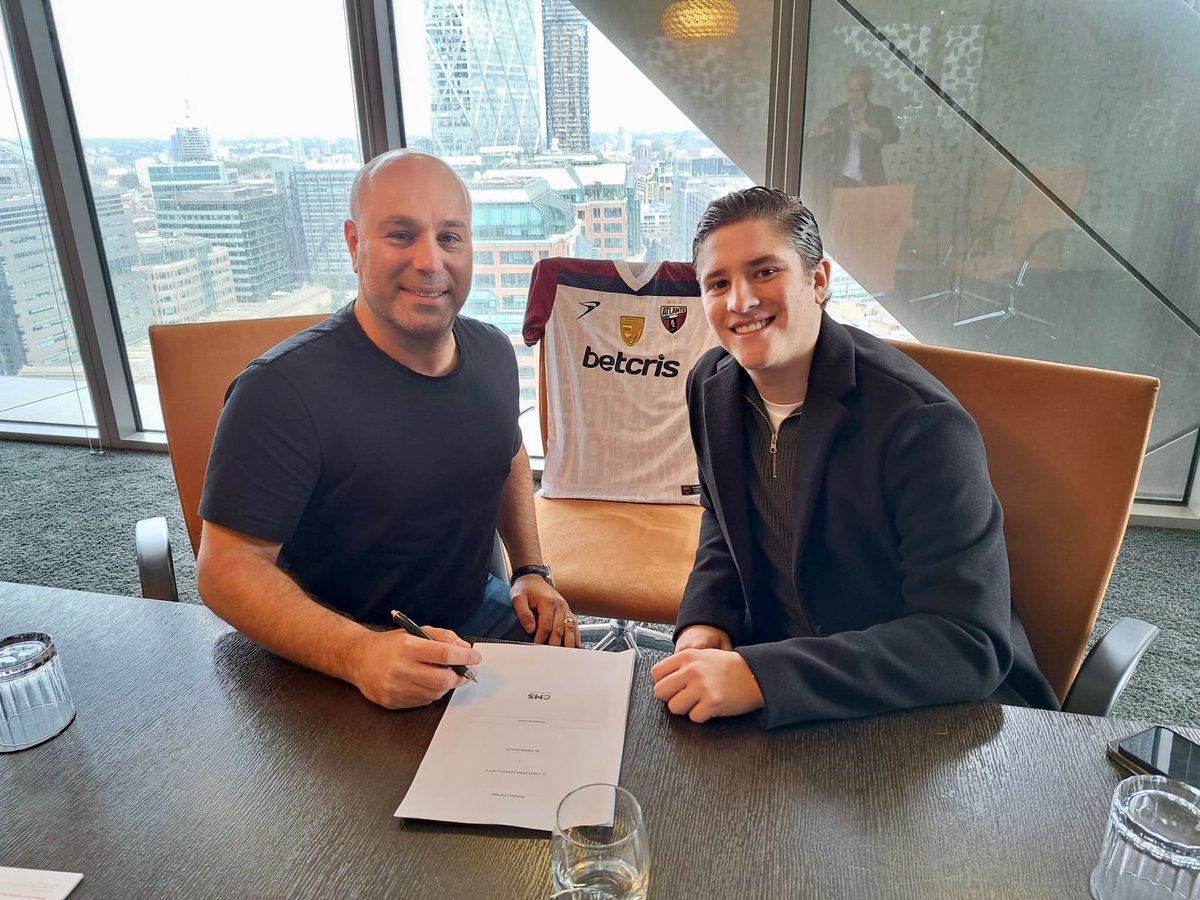 MobileStreams's tweet photo. Great meeting with @Atlante Vice President Emilio Escalante García. We're going to do great things together! 🚀⚽️ #mos #nft https://t.co/CCkJWNYQn0
