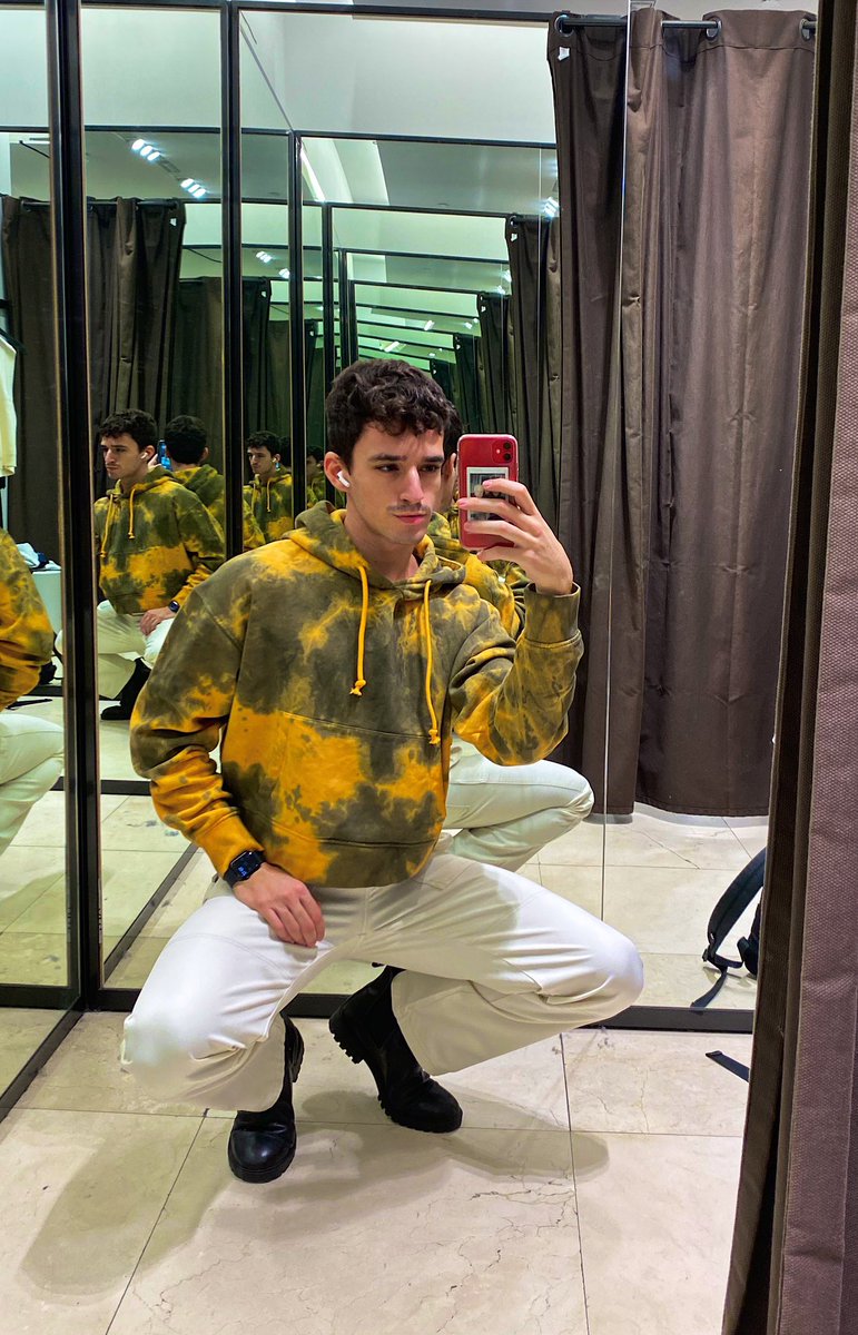 mileycizzle's tweet photo. New outfit, what do y’all think? https://t.co/Idz8au2W3u