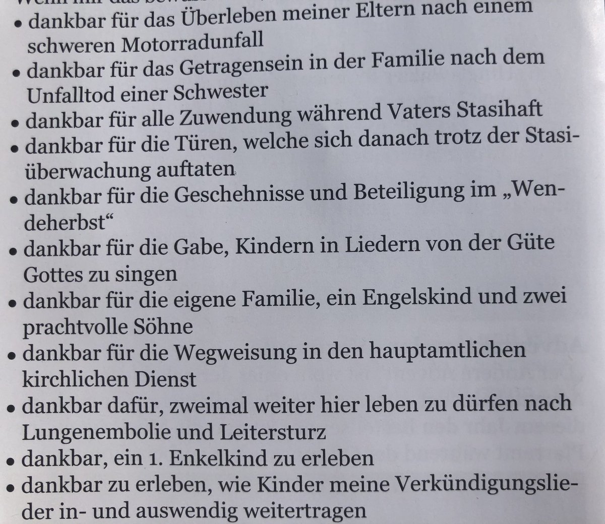 MandyWeigel16's tweet photo. In den Kirchennachrichten der Gemeinde geblättert und so bewegende Sätze von Kirchner Clemens Jahn entdeckt, der nach 25 Jahren in den Ruhestand geht und beschreibt, wofür er dankbar ist. #DDR https://t.co/D4zYRmLics
