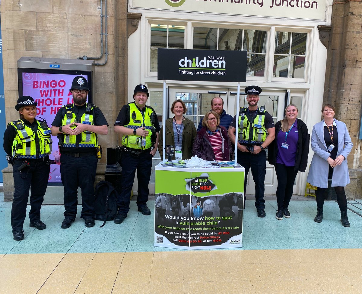 A really good, collaborative engagement event at Hull this morning with representatives from Humberside, the Railway Children, NHS liaison and diversion team to raise awareness around child sexual exploitation and safeguarding #Railwaychildren #TPE #NHS