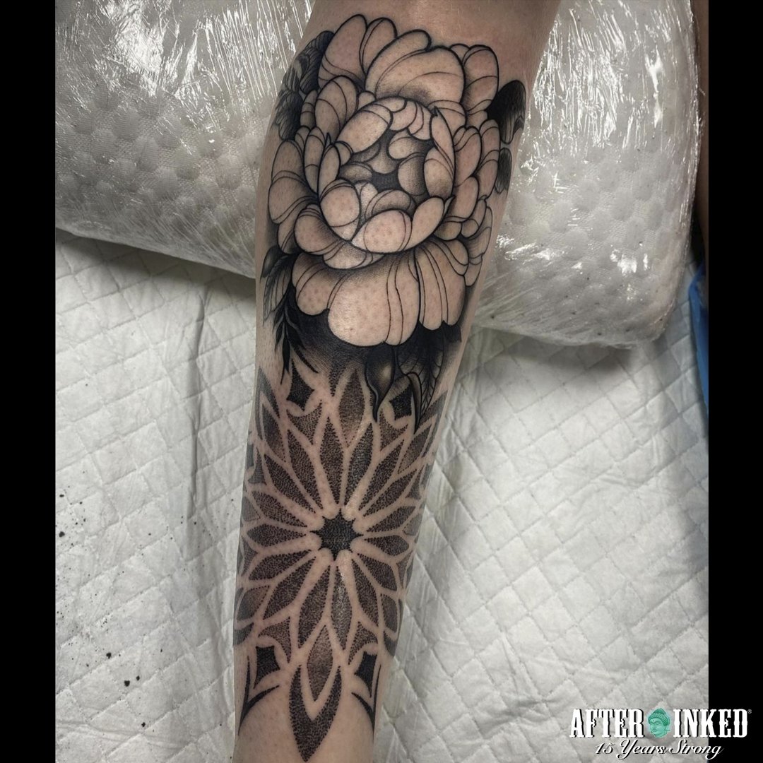 AfterInked's tweet photo. #DotWork Tattoos or we also call it stippling or pointillism like other tattoo techniques, it has its origin in painting. #DotWorkTattoos #afterinked #proudusers #formulatedforperfection #afterinkedeveryday #tattooaftercare #vegan #kaitlintattoos #southsidetattooak https://t.co/AuTLAF3pC5