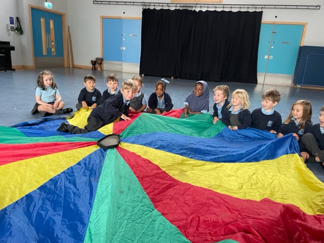 HambrookSchool's tweet photo. What fun we have had today with the parachute! We worked together and played lots of games like cat and mouse and the washing machine! #hambrookr https://t.co/ZNHQ1DQ3Kf