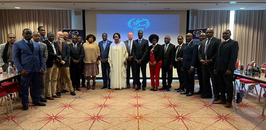 SenegFrance77's tweet photo. Pour un accès équitable aux soins chirurgicaux, obstétricaux et anesthésiques #AmbBayeMoctarDIOP s’est joint à #MercyShip pour partager avec le groupe africain de BXL le contenu déclaration de #Dakar adoptée en Mai 2022 à cet effet. @AminataLyD @cheikhmatarF @DrDjamilaF https://t.co/T6GLbV6Lyj
