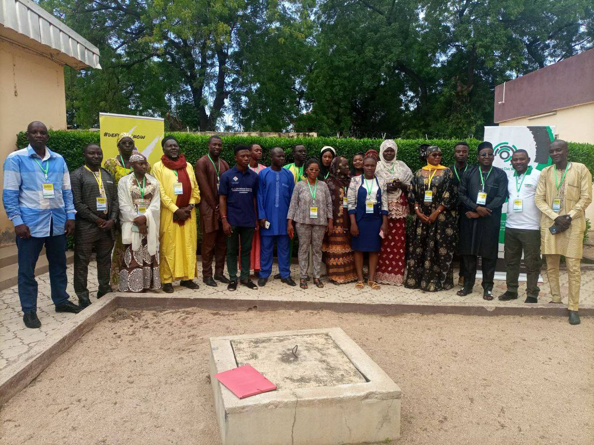 DefyhatenowWCA's tweet photo. Pour contribuer à l'atténuation des conflits à l'Extrême Nord, il se tient l'atelier sur l'utilisation du Guide Pratique #defyhatenow avec des OSC
Durant 2 jrs @Dabrain551lesles outille de moyens de contrer les vecteurs de division se propageant en/hors ligne
#FieldGuideCameroon https://t.co/QzaMjtt7HZ
