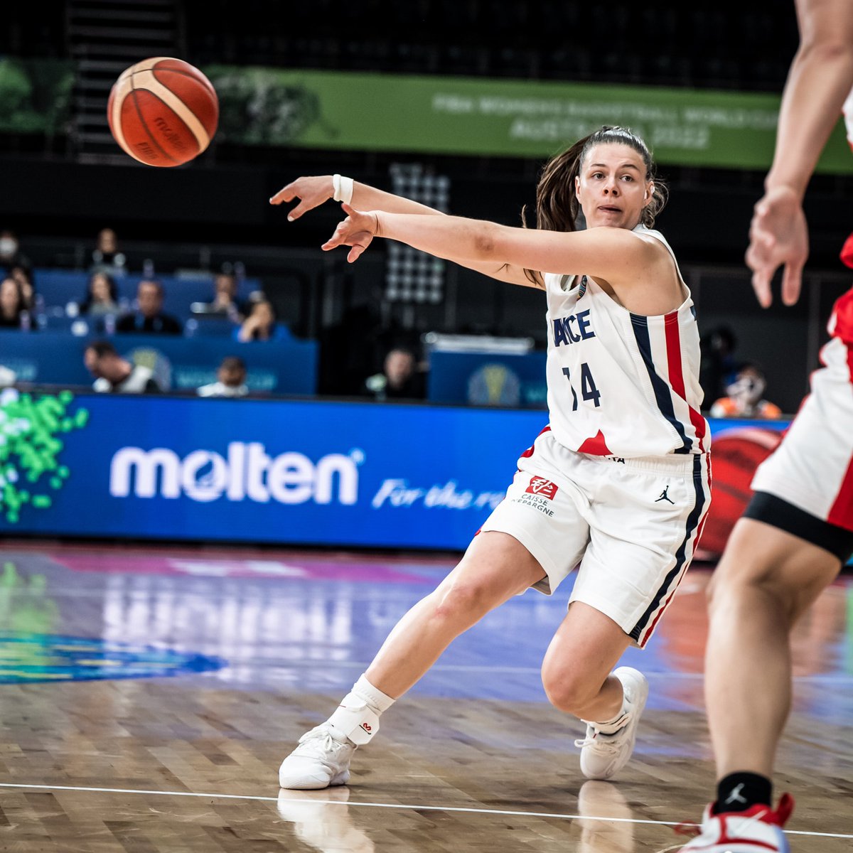 MarieevePaget's tweet photo. Ces deux mois passés en @FRABasketball resteront une grande expérience, qui me servira à coup sûr pour la suite avec @3x3ffbb 🇫🇷
Je quitte l'Australie heureuse d'avoir fait partie de cette équipe, et fière d'avoir pu représenter la France dans deux coupes du monde cet été 🙏🏻💫 https://t.co/WaO7ghCf6E