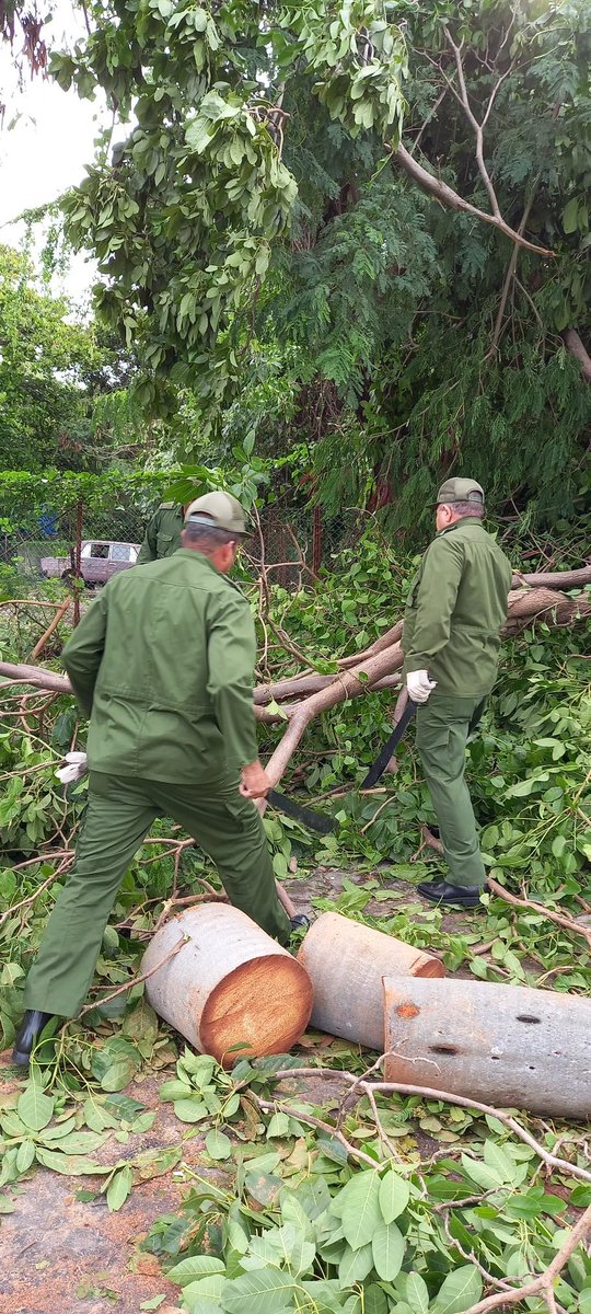 A FAR Cuba nada que afecte la seguridad nacional le es ajeno, junto al pueblo defendemos la Revolución.
#FarCuba #FuerzaPinar
