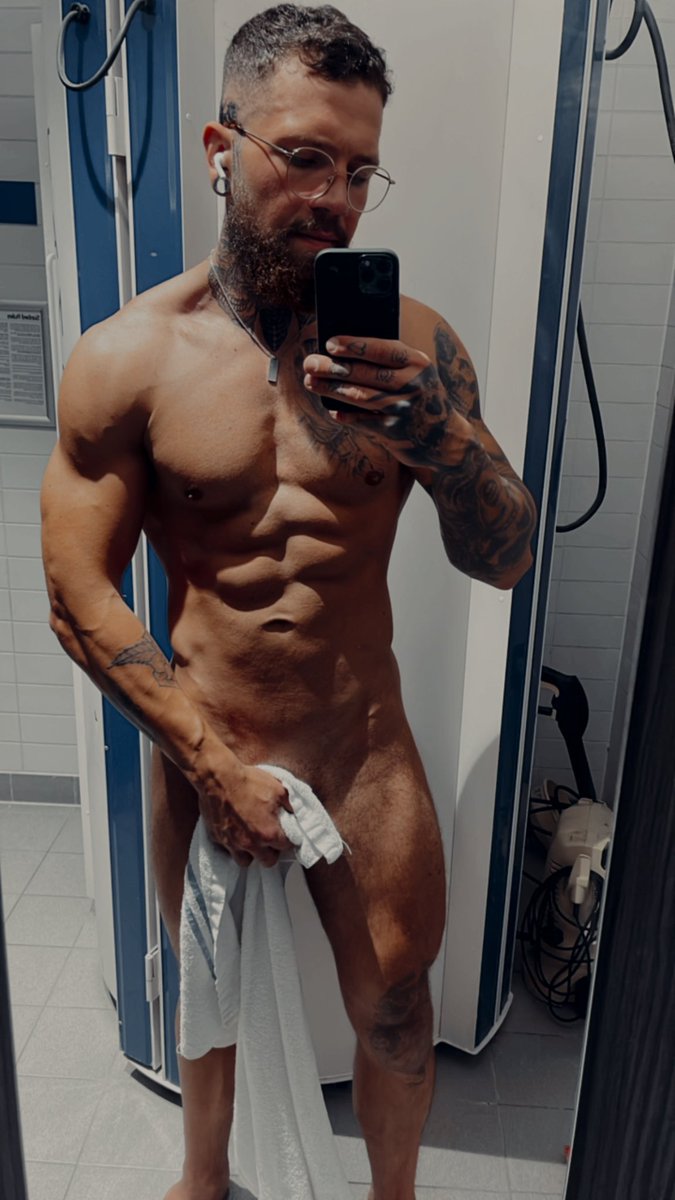 Danewalker96's tweet photo. Your favourite alpha is in my DMS asking me to step on him… only alpha in a group of has beens 

#findom #cashmaster #paypig #finsub #alphacouple #humanatm #cashslave #cuck #alpha #footfetish #onlyfans #foot #footfetish #MuscleGod #Master #Soles #Macrophilia https://t.co/di7Irjbn1F