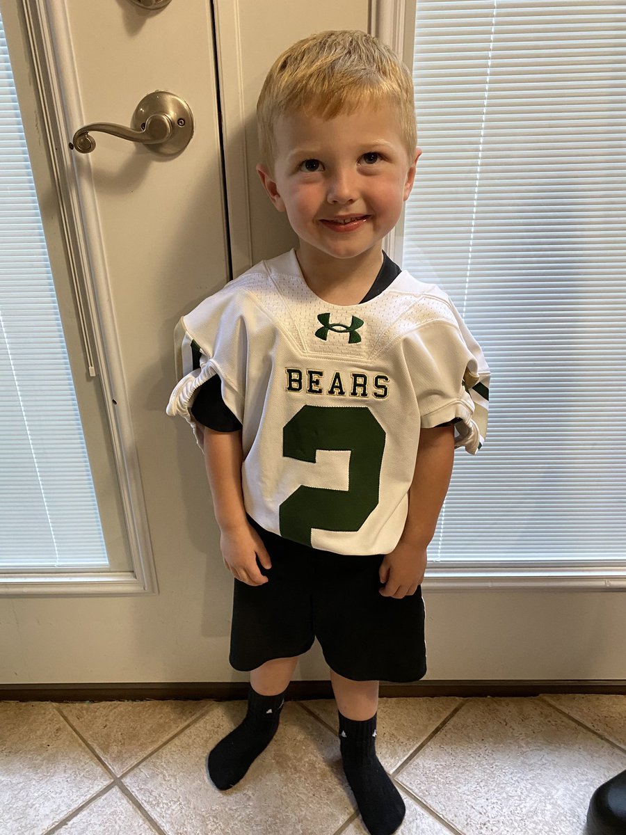 lindseyfruge's tweet photo. Ready to cheer on @LCMBearFootball and @dauntegreer2005 tonight! https://t.co/yrvlVcoAcV
