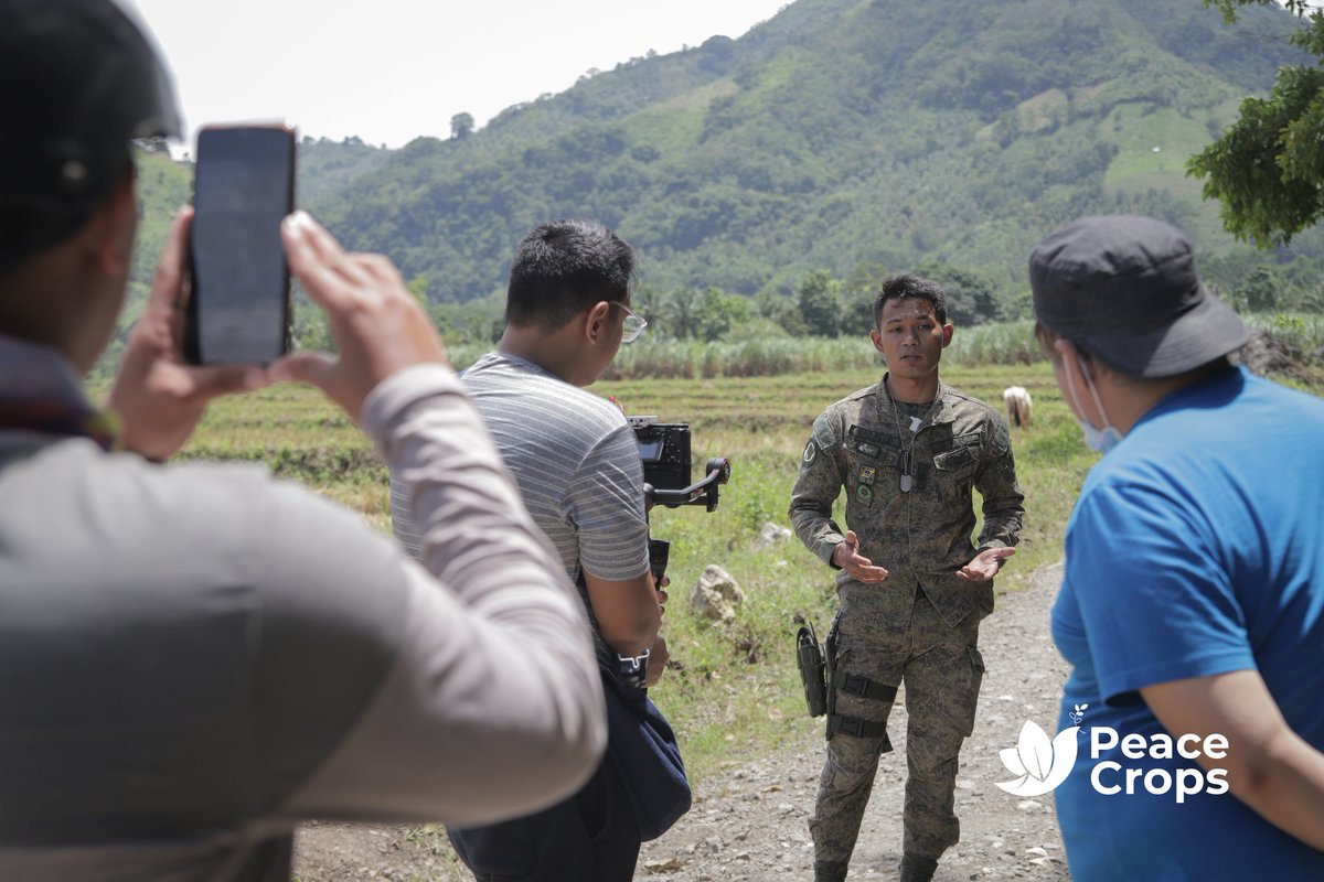 peacecropsph's tweet photo. KAY LAGI, SA LALIGAN NIAGI

Barangay Laligan in Valencia City was our final location leg for... MORE ON: https://t.co/xyWdG6cjnz

---

PHOTOGRAPHS: Rondell Chaz Mabunga, Shania Yulo, &amp; Kit John de Galicia | Story Weavers

---

#DILG10
#TatakDiez
#DropSeedsNotBombs
#PeaceCropsPH https://t.co/NyQ5pGKDnA