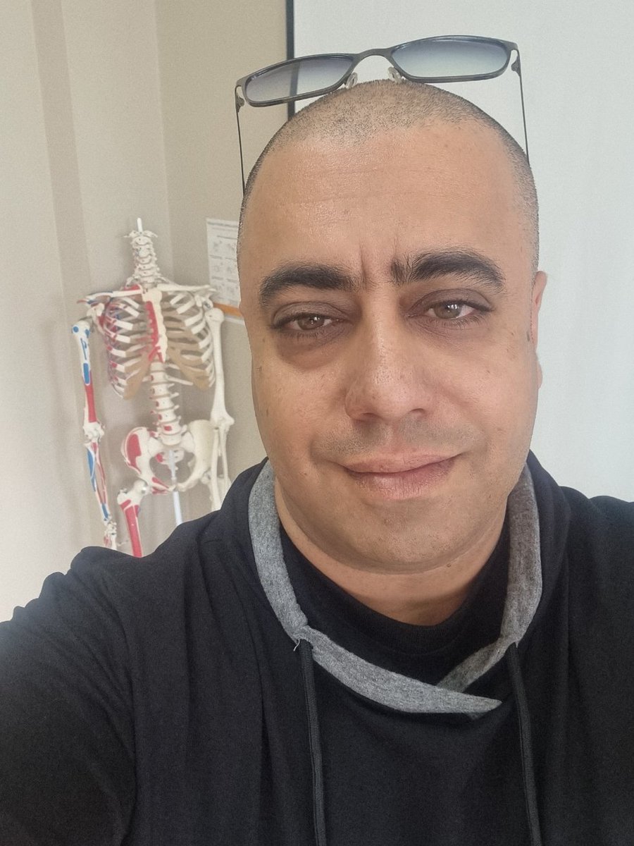 BMoghimi's tweet photo. I shaved my head in support of Uranian movement and will wear black till further notice. 
#Mahsa_Amini‌ 
NO TO REGIME 👎 https://t.co/C4BYgilBbQ