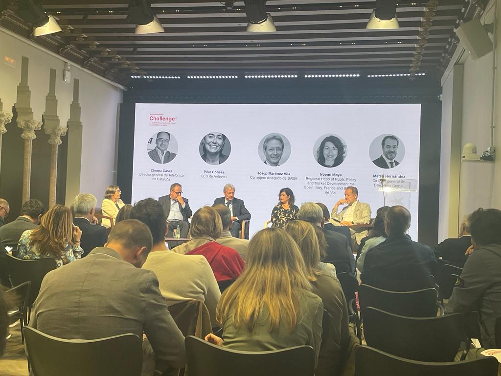 BarcelonaGlobal's tweet photo. 'Los dos grandes retos con los que nos encontramos actualmente son la distribución de última milla y la electrificación de todo el parking para que no haya congestión y disminuyamos las emisiones' Josep Martínez Vila, consejero delegado de Saba. https://t.co/RnJWZ1N0yn