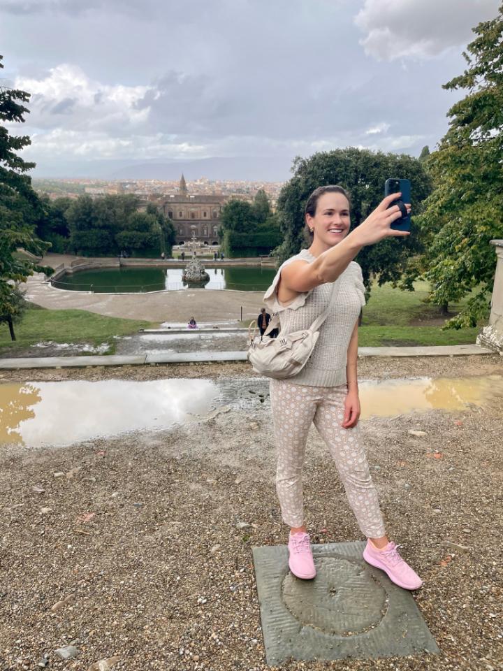 SpiiderGriip's tweet photo. SpiiderGriip® making an appearance in Florence, Italy with 2012 Olympic Gold Medalist, Lauren Perdue Britt. 
https://t.co/3bXIEKMt68 https://t.co/EIAlyYw5K3