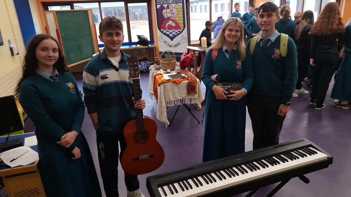 CastletroyC's tweet image. 10 mins timeout for our whole school. Thank you to all involved in our live streamed ' Interfaith service and reflection time for all today. Theme = Gratitude &amp;amp; Friendship
#utsintunum
#thattheymaybeone
#student leadership
#community