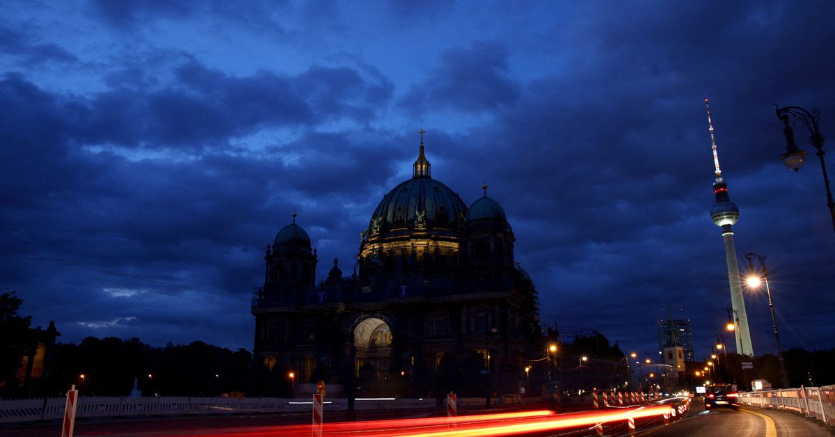 Reuters's tweet image. Energy crisis sires new European order: a strong Italy and ailing Germany reut.rs/3y4pHpW