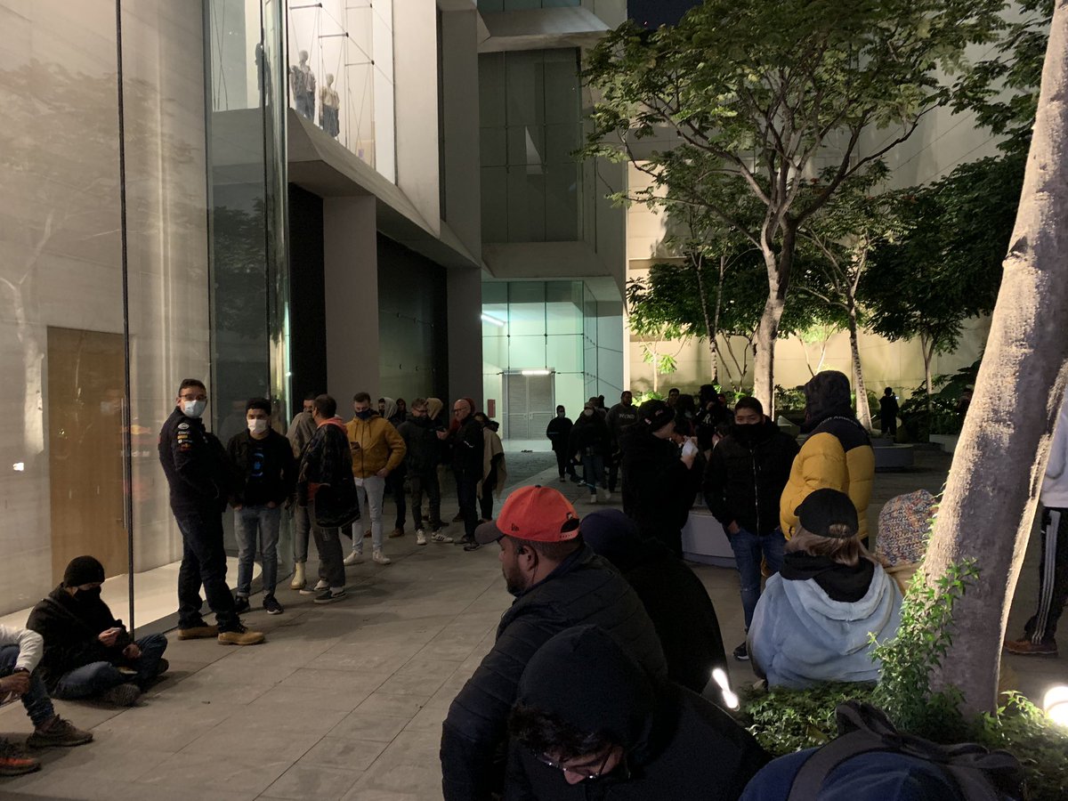 Andr16032005's tweet photo. @JavsCg @garleyva_ @iManuMX Hay como 150 personas :(: https://t.co/QXLKW1CNcK