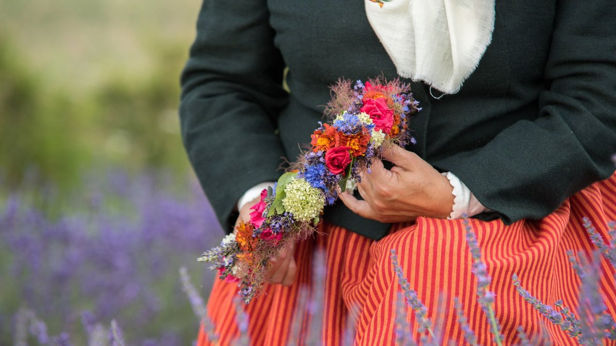 kacimanta's tweet image. No 2022. gada 1. līdz 31. oktobrim Rīgas kultūras un atpūtas centra "Imanta" 1. stāva galerijā apskatāma biedrības “Mans tautastērps” foto izstāde “Mans tautastērps pasaulē”. Izstāde apmeklētājiem ir bez maksas katru dienu no 10.00 līdz 20.00
@KulturaRiga