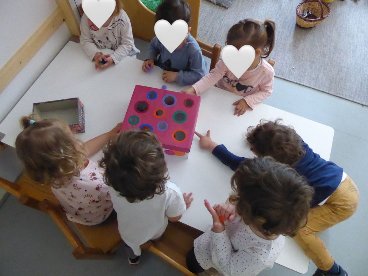 AndreaRoad01's tweet photo. Volia compartir aquestes imatges d'una proposta relacionada amb l'expressió matemàtica, que vaig dur a terme a al'escola bressol on vaig fer les meves pràctiques. Tots i totes van gaudir molt!  #adxarxes https://t.co/W6WMeMX3Gp