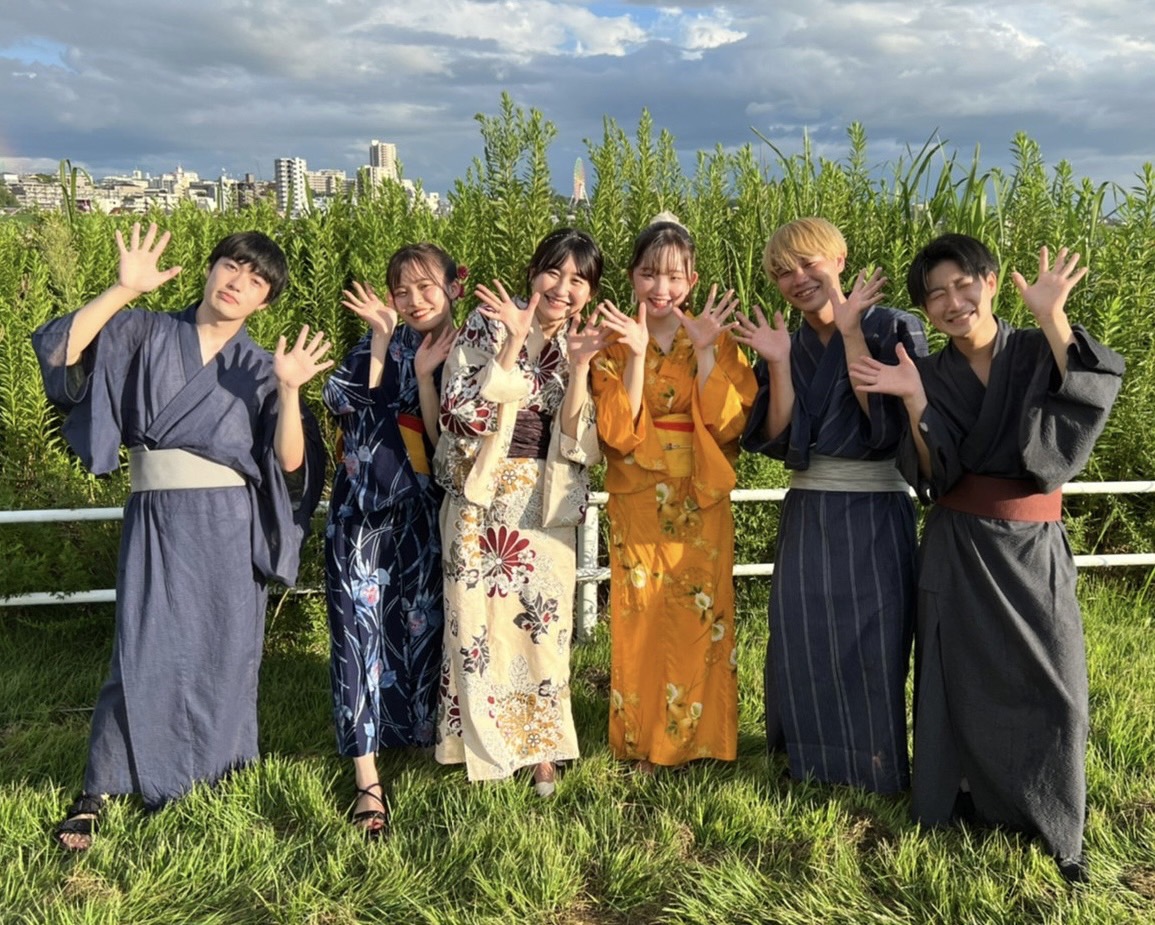 bot_ac_tennouji's tweet photo. 🌟10/15 FRESHアカペラ バンド紹介🌟

【ひだまりのなかで。】

近畿大学Fruits Note所属「ひだまりのなかで。」です！皆さんの心をぽっと明るくする演奏をお届けします。私たちの感謝のこもった温かい演奏をお楽しみに♪ https://t.co/7sH2BN6GZJ