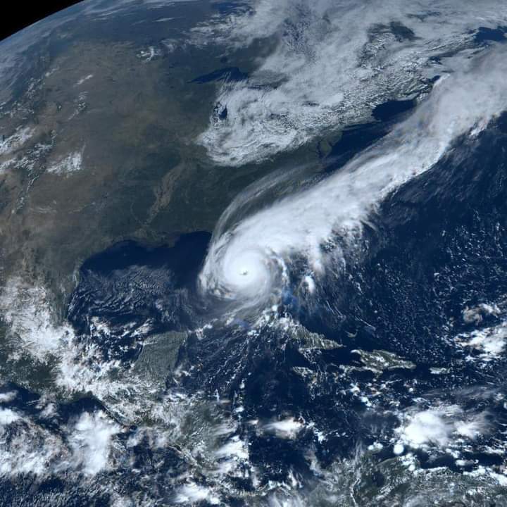 Huracán Ian visto desde 22,000 millas de distancia en el espacio.