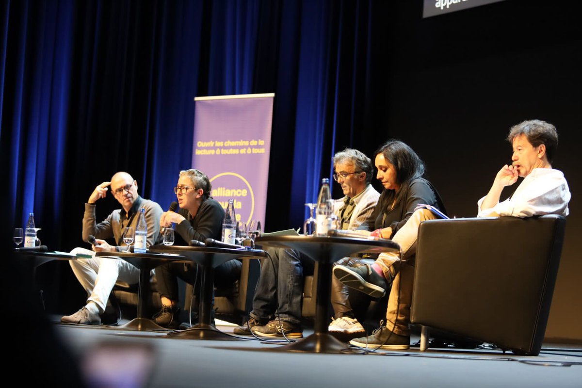 AllianceLecture's tweet image. 📚 Table-ronde : Dialogues pour la lecture !
👥 Ce matin, les invités de l’Alliance ont échangé et croisé plusieurs études, analyses et témoignages de terrain pour témoigner du rôle essentiel de la lecture pour se construire, comprendre le monde et s’émanciper.
📸 @teonagoreci