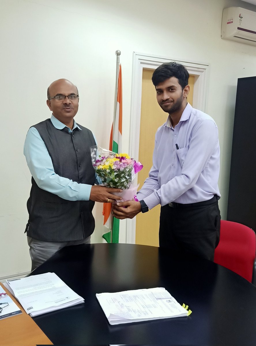 AshishVDwivedi's tweet photo. It was a pleasure to meet the I/C Vice-Chancellor of @Uni_Mumbai and the Vice-Chancellor of Kolhapur University.He Ensured that Girls Hostel will be started within 15 days. https://t.co/xS5pTODRak