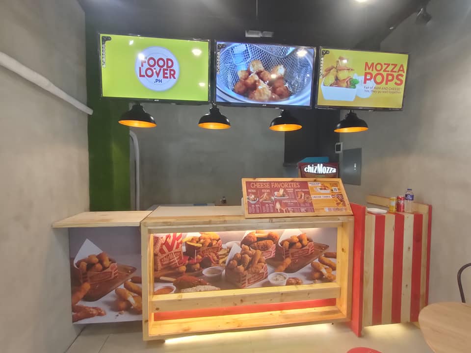 smsupermalls's tweet photo. The #ChizMozza is now at @smnorthedsa Sky Garden!😍 

TAG your foodie squad and have the famous #mozzarellastick. Get that cheesy treats now! 🧀🧀🧀 

#EverythingsHereAtSM https://t.co/KWIoJAgRQc