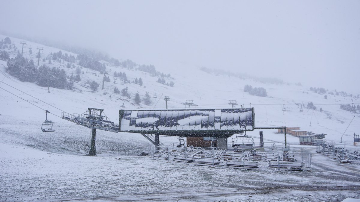 baqueira_beret's tweet photo. Baqueira es 
Una nevada el 30 de septiembre 🌨
#BaqueiraEsBaqueira #BaqueiraBeret #EspirituBaqueira #Winteriscoming https://t.co/8LzvsKwRBA