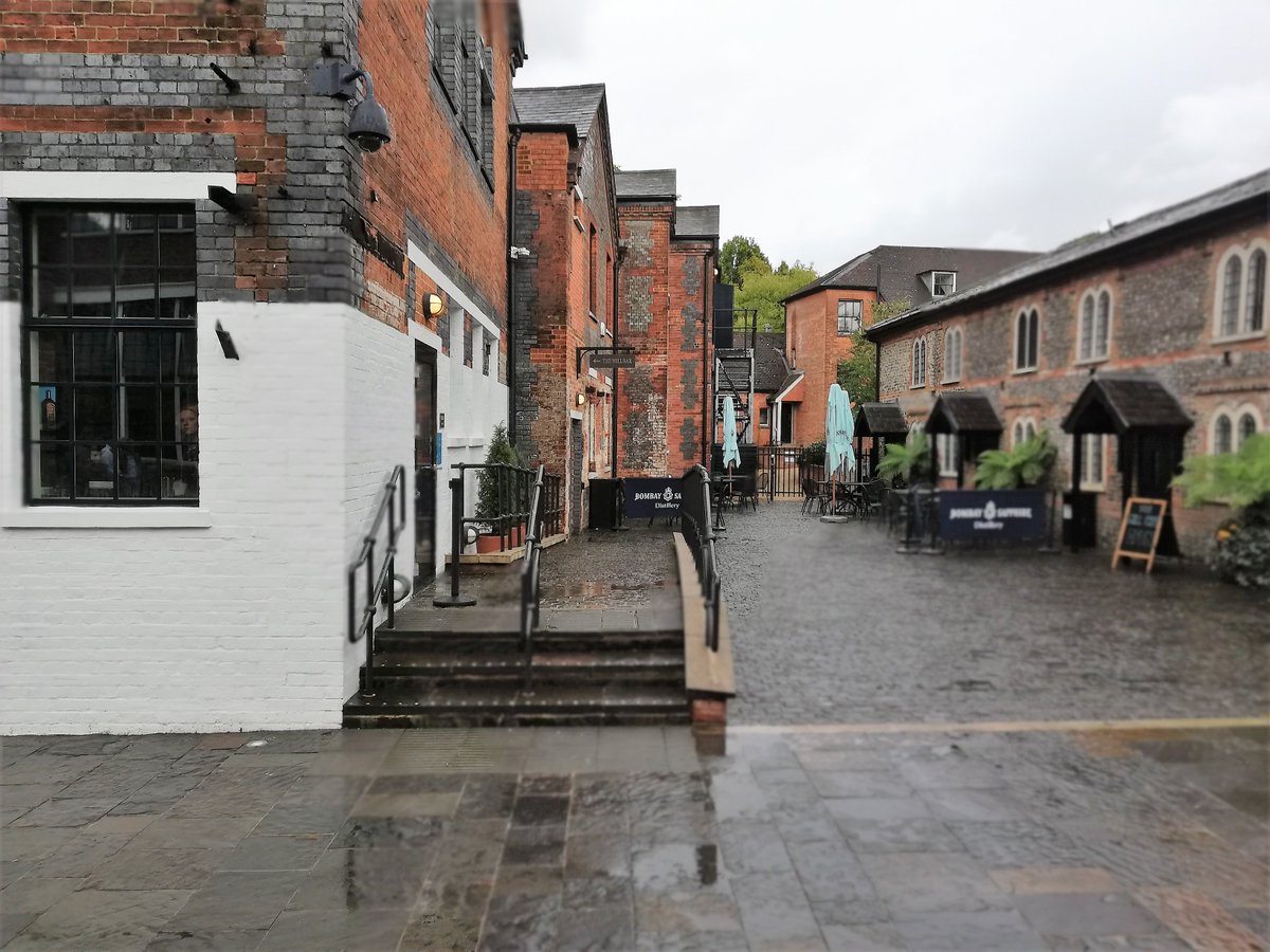 Geyser_Funny's tweet image. There are at least 7 great reasons why you should visit #BombayDistillery. I can reveal just a few of them, after my recent visit! 🧵

(Except for photos of the Gin Pouring Room and the big reveal🤫. Those deserve to be seen in person, and not spoiled!).