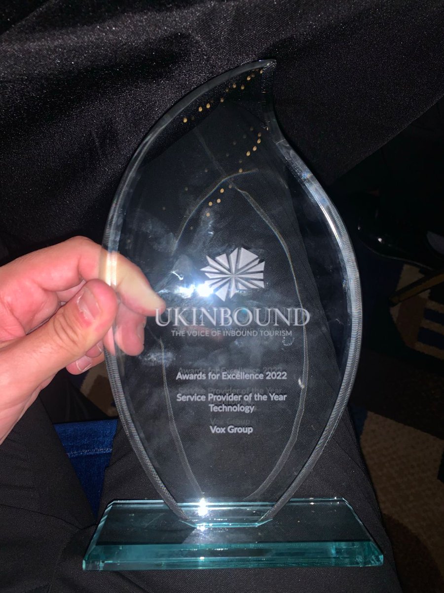 VoxtoursEspana's tweet photo. Una gran noche en las ceremonias de entrega de premios @UKinbound.
¡Estamos orgullosos de haber ganar el galardón a mejor proveedor de tecnología para el turismo del año! Gracias a todos por vuestros votos, apoyo y confianza.
#VoxGroup https://t.co/13CRvQyC9M