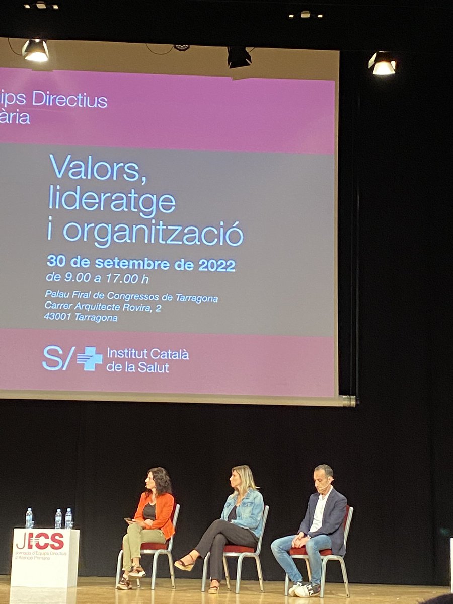 Partipació de l’Ana Ots, directora del CUAP Manso, aportant la visió de l’atenció continuada a la taula de Lideratge de la #JICS2022 @apicsbcn