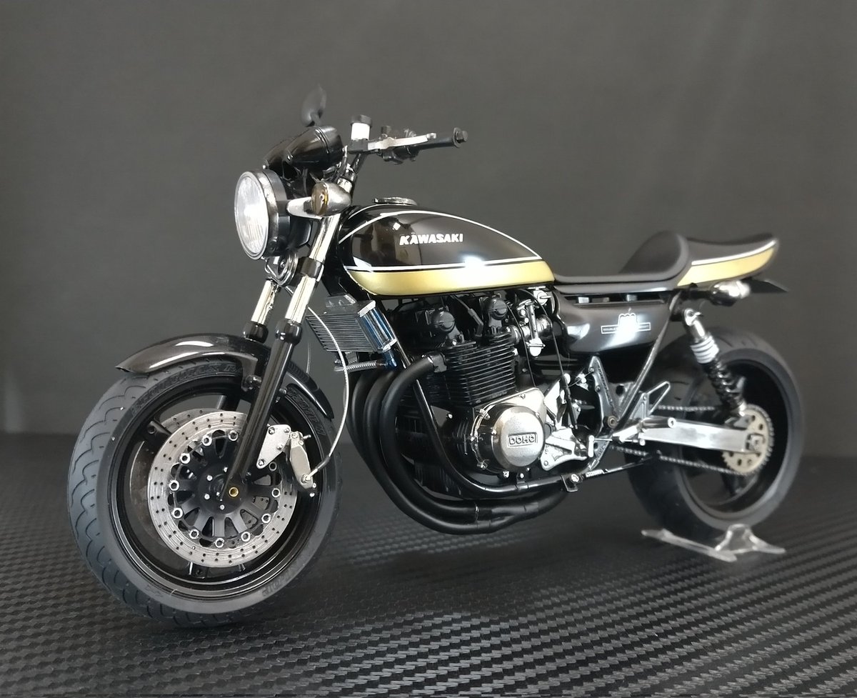 touchbikeks2's tweet photo. アオシマさんのカワサキZ1「MKミッドナイト風」完成しました😊✨
作り始めてから10ヶ月くらい経っちゃったのかな？(間にCBとキュベ作ってたw)
なんとか予定どおり9月内に出来てよかった😊 https://t.co/kmwdNve1tM