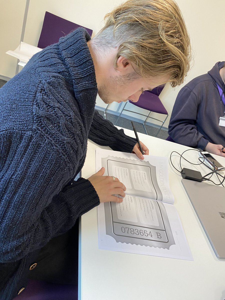 Helen Lewis tweet media