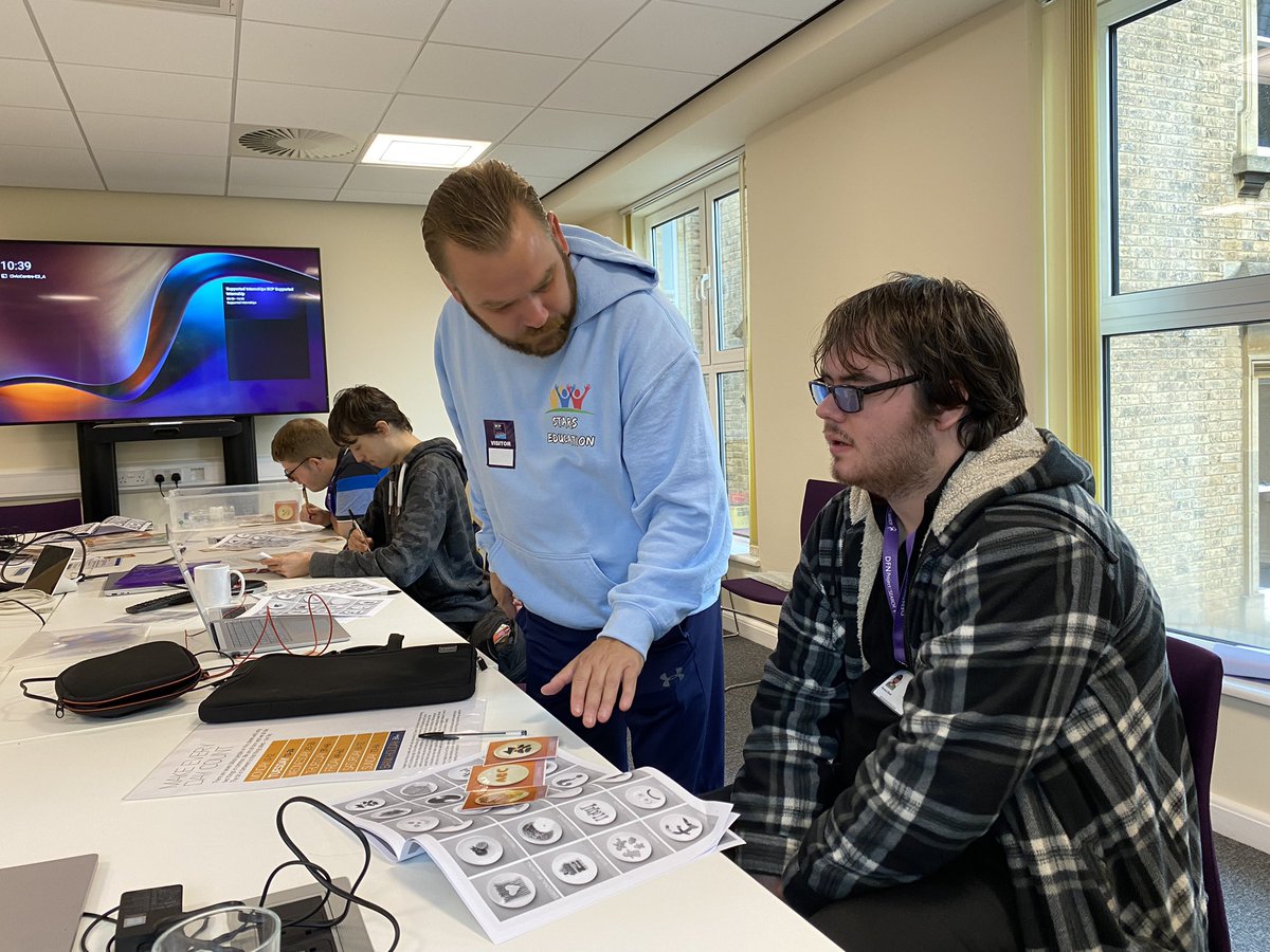 Helen Lewis tweet media