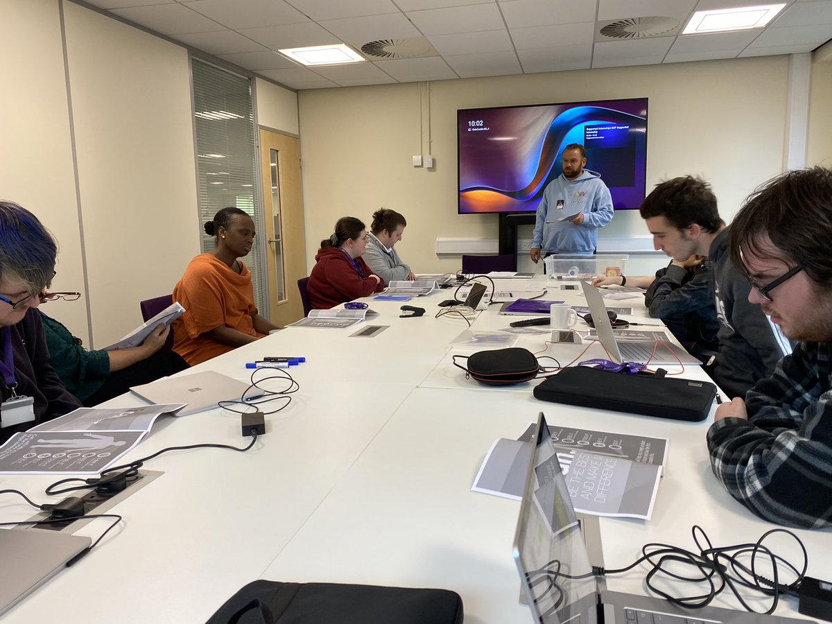 Helen Lewis tweet media