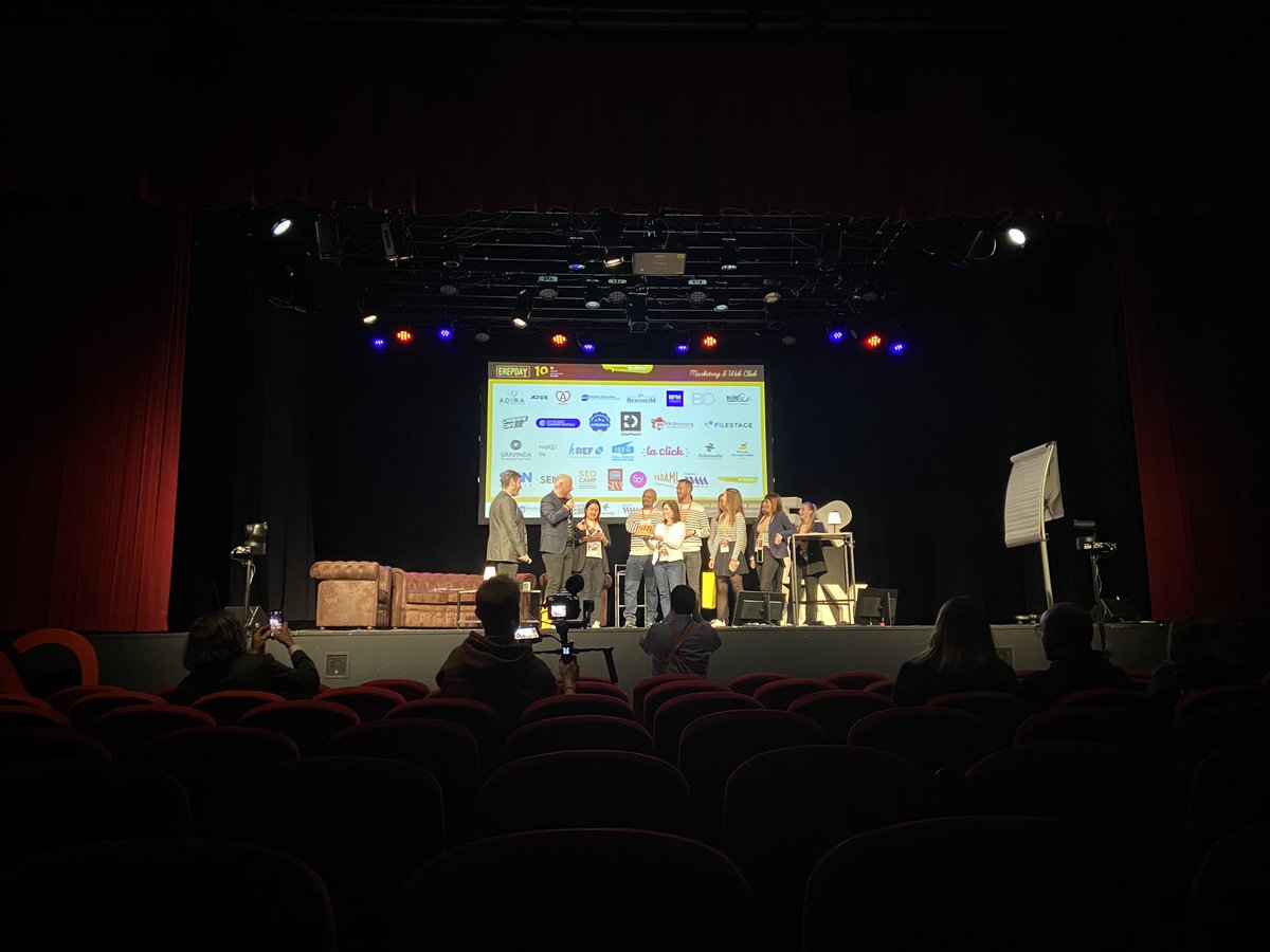 celine_luchesi's tweet photo. L’#erepday 2022 c’est déjà terminé !
En quelques mots c’est :
👉Des tweets et des tweets (TT atteint)
👉Contenus passionnant #communication, #ereputation, #branding…
👉Speakers passionnés
👉Partages d’expériences authentiques
👉Rencontres
👉Animateurs high level @Blueboat https://t.co/cZW3LKtcv0