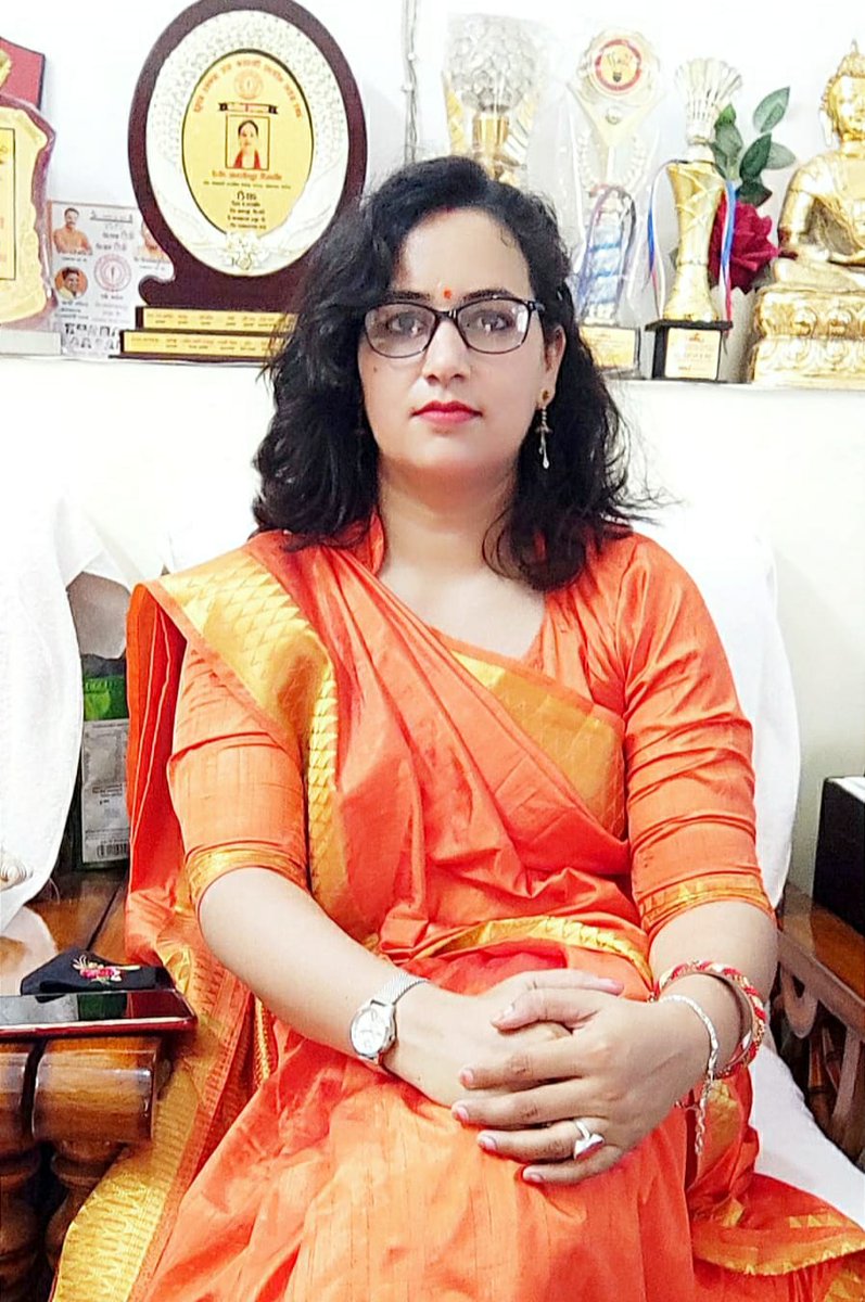 जिंदगी का तजुर्बा तो नहीं पर
     इतना मालूम है..
छोटा आदमी बड़े मौके पर काम आ जाता है 
और बड़ा आदमी छोटी सी बात पर 
   औकात दिखा जाता है..