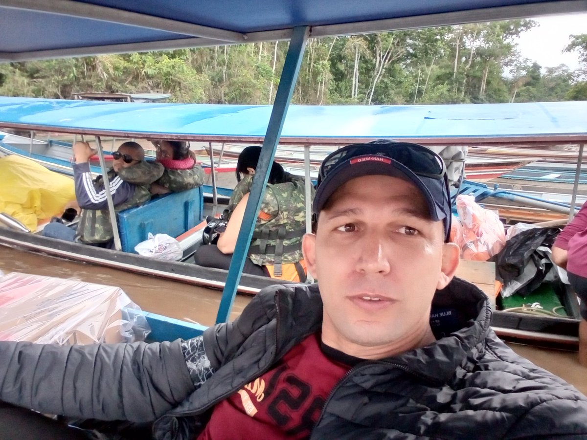 Ageulima40's tweet photo. Saindo Agora para mais um Trabalho nas Eleições, Interior do Acre é assim, Barco e 10 Horas de Viagem até a Comunidade #Eleicoes2022 https://t.co/JsMHgSKm3O
