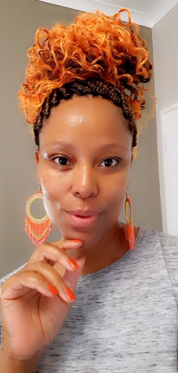 FelicityShiba's tweet photo. When in Rome.....💁🏾‍♀️
Goodbye September. What a challenge you have been. 🧡 #nomakeupfriday #snapped https://t.co/0wnFEEB6Ql