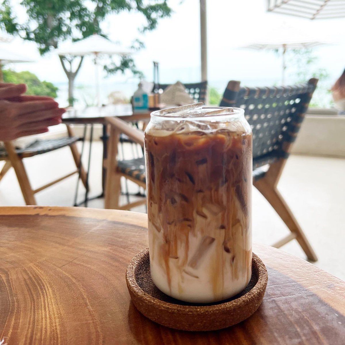 The Lunar Beach House Pattaya | ร้านคาเฟ่ที่วิวทะเล ร้านสวย บรรยากาศดี ขนมและเครื่องดื่มอร่อย แนะนำใครอยากมานั่งชิล ชมวิว คือดีค่ะ แนะนำว่าต้องสั่ง Berry Shokupan นะคะ คือ อร่อยมากกกก ขนมปังนุ่ม ครีมด้านบนก็นุ่มละมุนไม่แพ้กัน ไม่หวานเลี่ยนเลยค่ะ <a href="/aroii/">@aroii บอกต่อ</a> #อร่อยบอกต่อ #อร่อยไปแดก