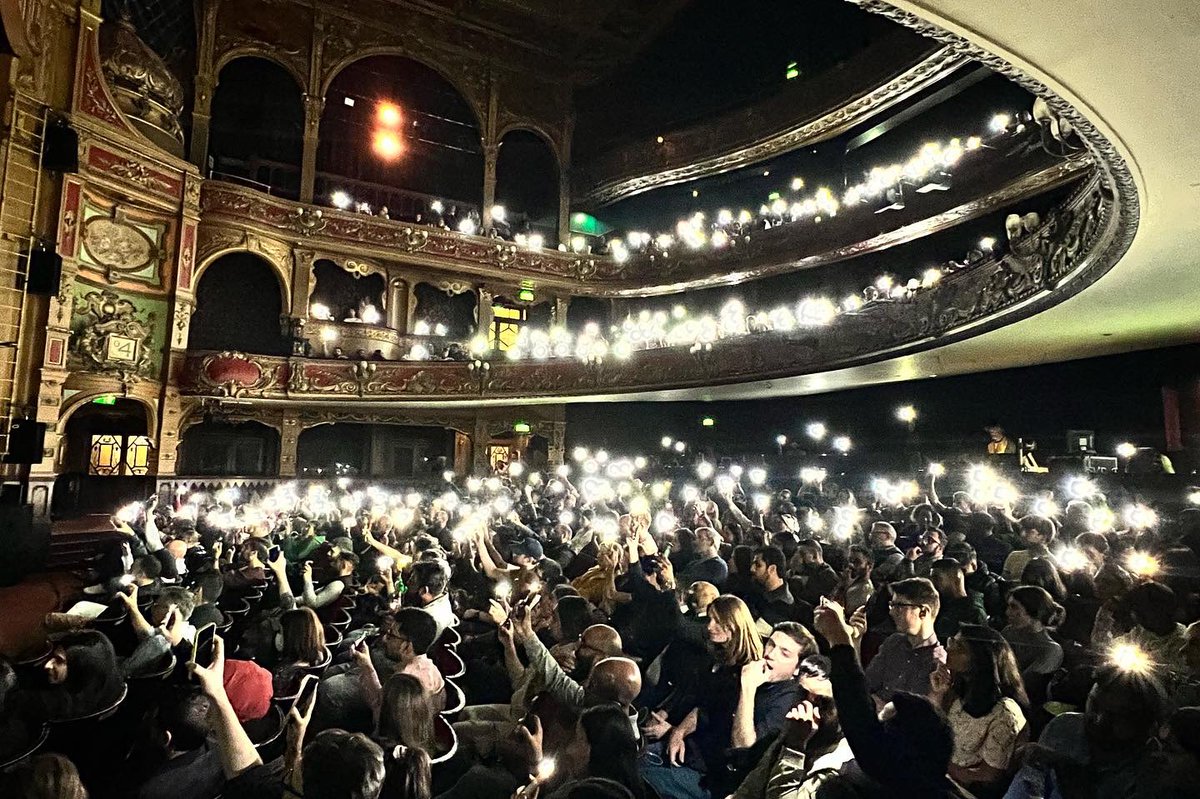 comedypreet's tweet photo. Last couple of weeks have been good but Hackney Empire was THE highlight 

#standupforpakistan #comedy #standupcomedy https://t.co/PCnA43YoI6