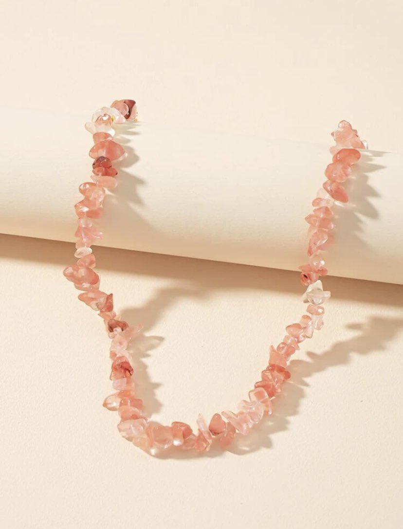 israa_shamss's tweet photo. Irregular stone necklace ❤️ 
السعر ٣٥٠٠ جنيه 
التوصيل ١٥٠٠ جنيه 
للطلب dm https://t.co/iPfjkFBIRC