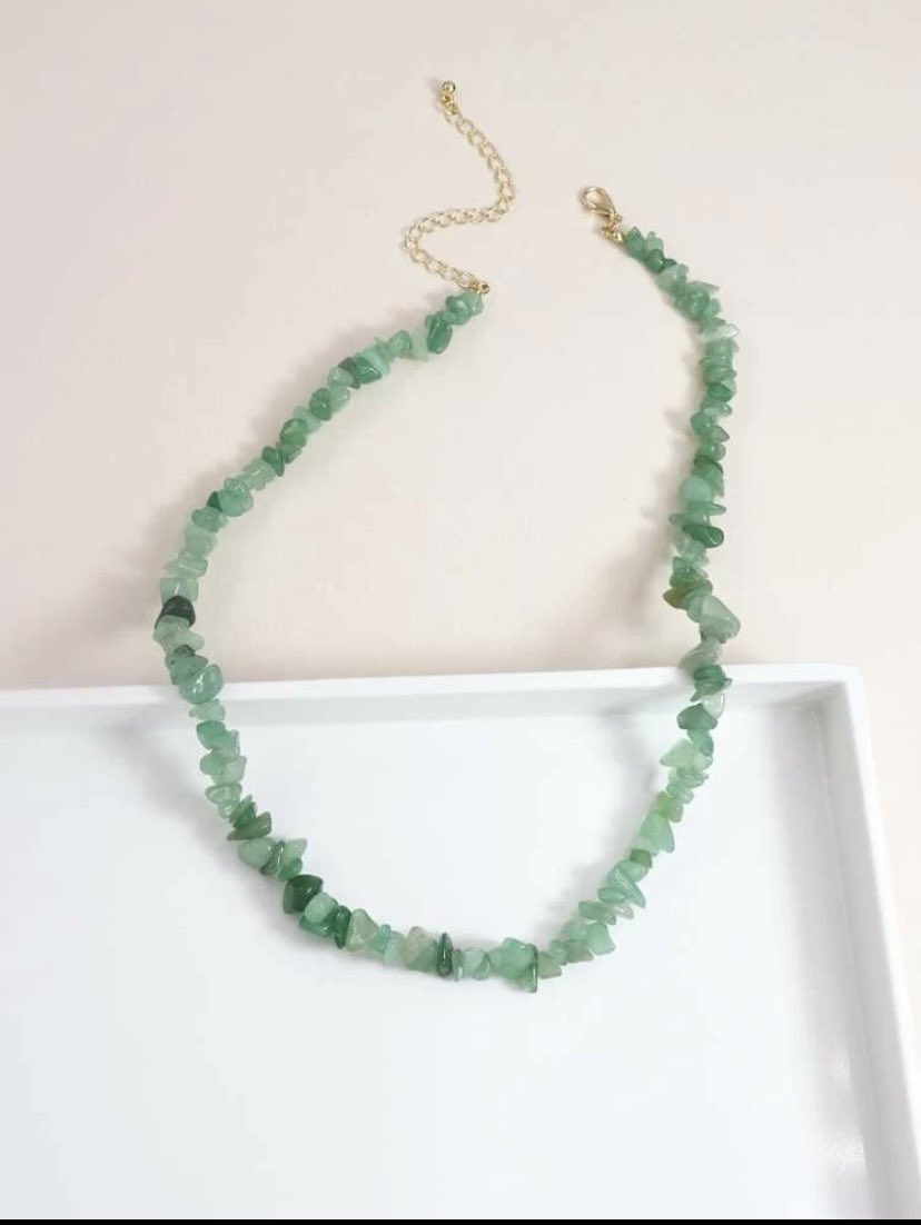 israa_shamss's tweet photo. Irregular stone necklace ❤️ 
السعر ٣٥٠٠ جنيه 
التوصيل ١٥٠٠ جنيه 
للطلب dm https://t.co/iPfjkFBIRC
