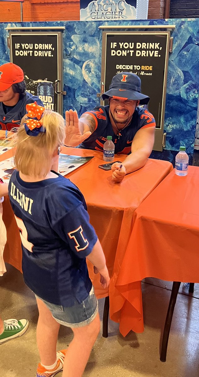 erichfranklin's tweet photo. @RyanMeed34 Addison would like to wish her favorite Illini Football player Happy Birthday and she hopes you have a great day!!!  #GOILLINI https://t.co/vgk1jRDSQz