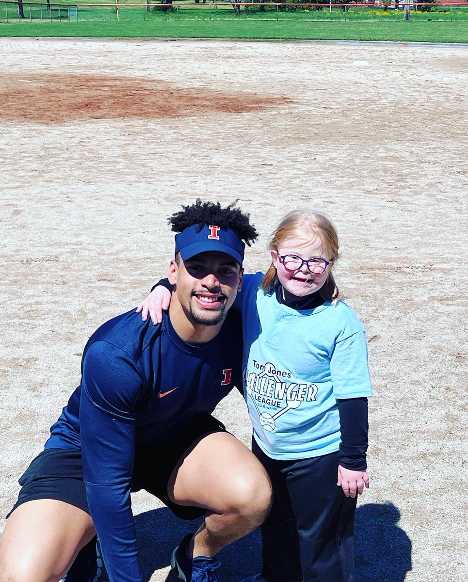 erichfranklin's tweet photo. @RyanMeed34 Addison would like to wish her favorite Illini Football player Happy Birthday and she hopes you have a great day!!!  #GOILLINI https://t.co/vgk1jRDSQz