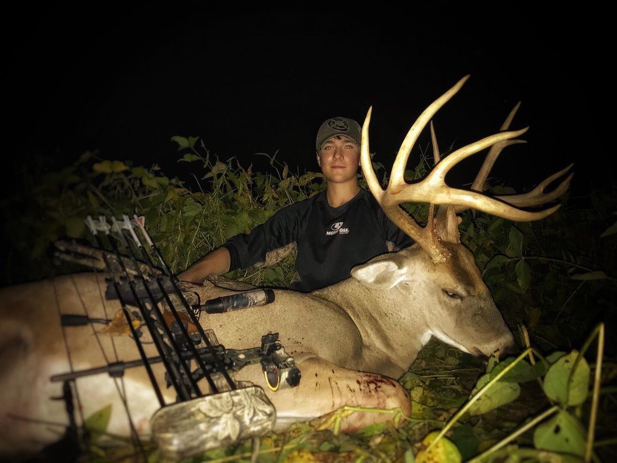Weston with a Fairfield county Giant!! Wow what a whitetail! Congratulations <a href="/GareyWeston/">Weston Garey</a> #HuntOhio