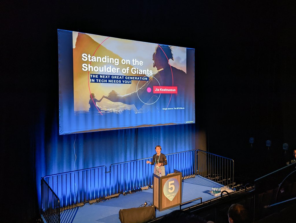 Starting now in room 5 at day 3 of #NDCOslo <a href="/NDC_Conferences/">NDC Conferences</a> is the amazing <a href="/jkeatnuxsuo/">Jia Keatnuxsuo 💎</a> speaking on the power of mentoring 🤩💪