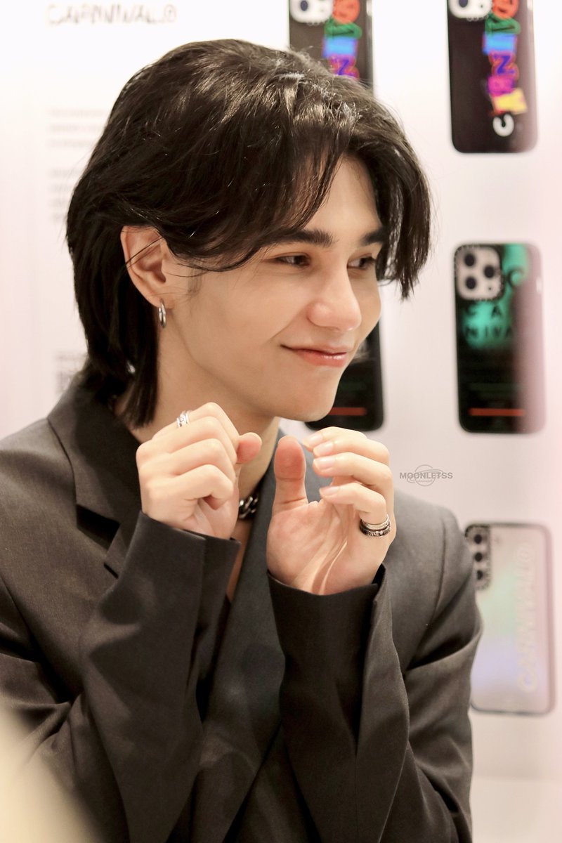 moonletss's tweet photo. แล้วใครมันจะไปไหวอะเจฟฟฟฟ  ꒦ິ꒳꒦ິ

@jeffsatur 
#jeffsatur 
#Saturdayss
#MOONLETSSsnap
#JeffSaturxCASETiFY https://t.co/5Z4nHZJ4sS